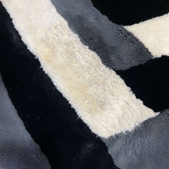 Love Notes Poncho Faux Fur with Sleeves Block Stripes Very Soft! - Picture 5 of 6